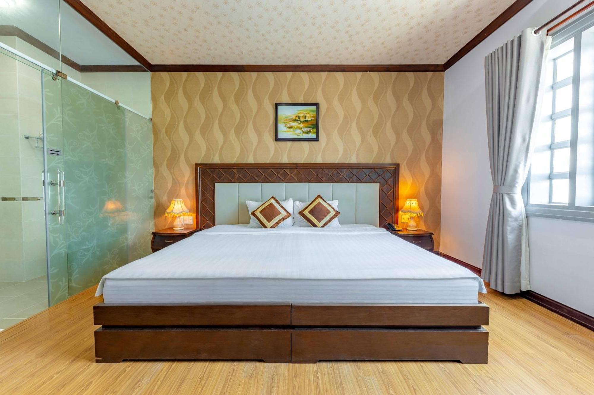 Khách sạn Rembrandt 3*